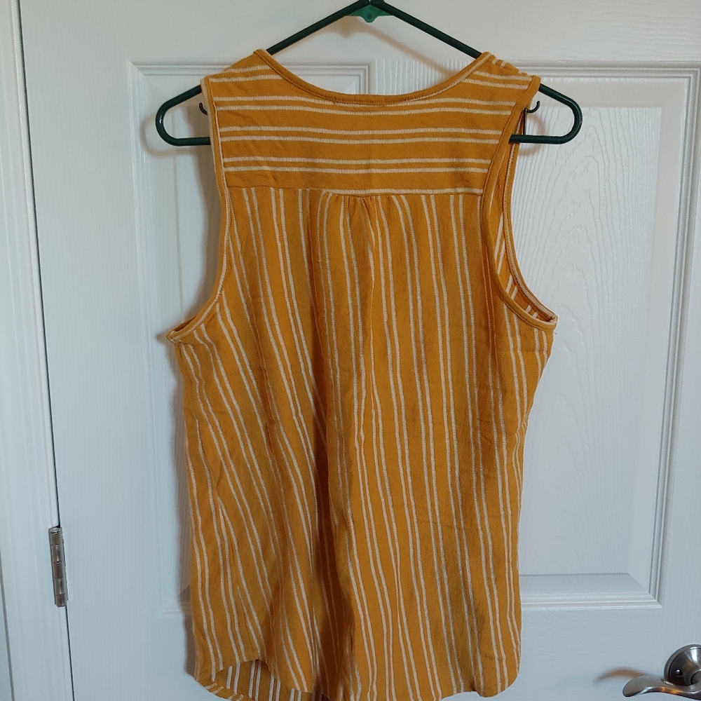 Gyft Button Up Tank Top - Picture 3 of 4